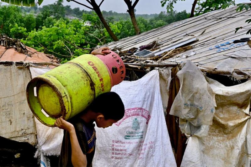 এলপিজির দাম বৃদ্ধির ফলে ভোক্তাদের ওপর চাপ বাড়ছে