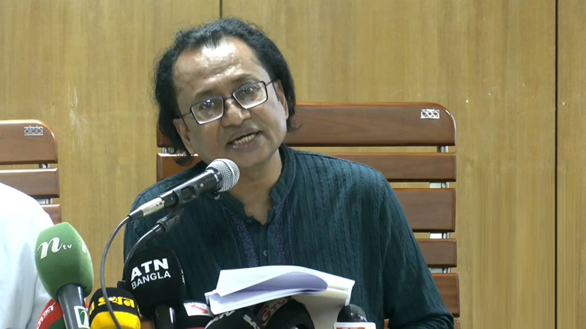 জ্বালানি তেল মজুতের পরিমাণ জানালেন প্রধানমন্ত্রীর উপদেষ্টা