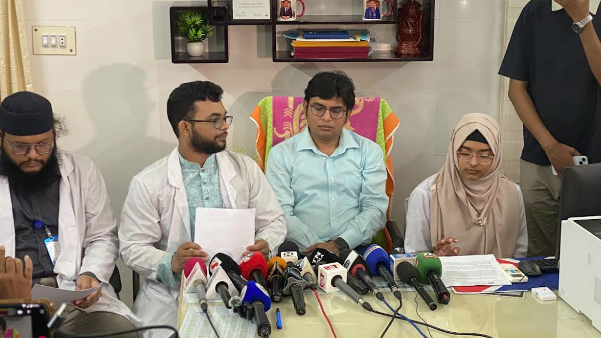 রামেক হাসপাতালের ইন্টার্ন চিকিৎসকদের কর্মবিরতি প্রত্যাহার