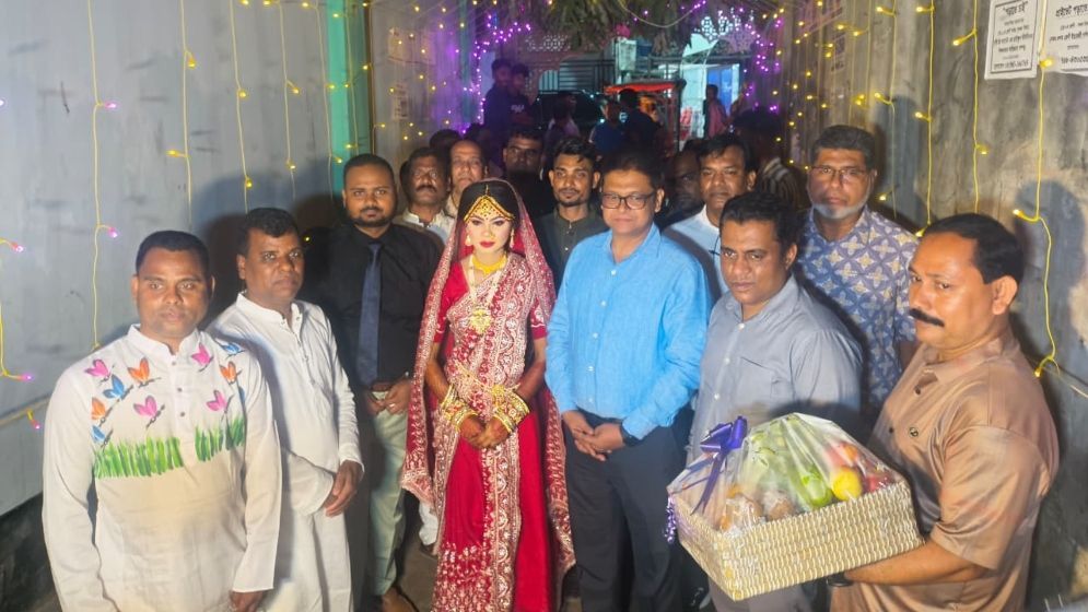গাজীপুরের ডিসি মা-হারা কন্যার বিয়েতে উপস্থিতি প্রশংসিত