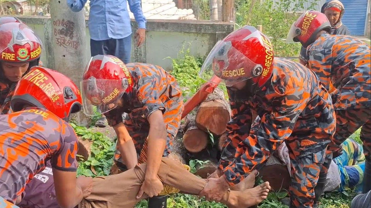 মুন্সীগঞ্জে সিএনজিচালিত অটোরিকশায় পিকআপের ধাক্কা, ৭ আহত