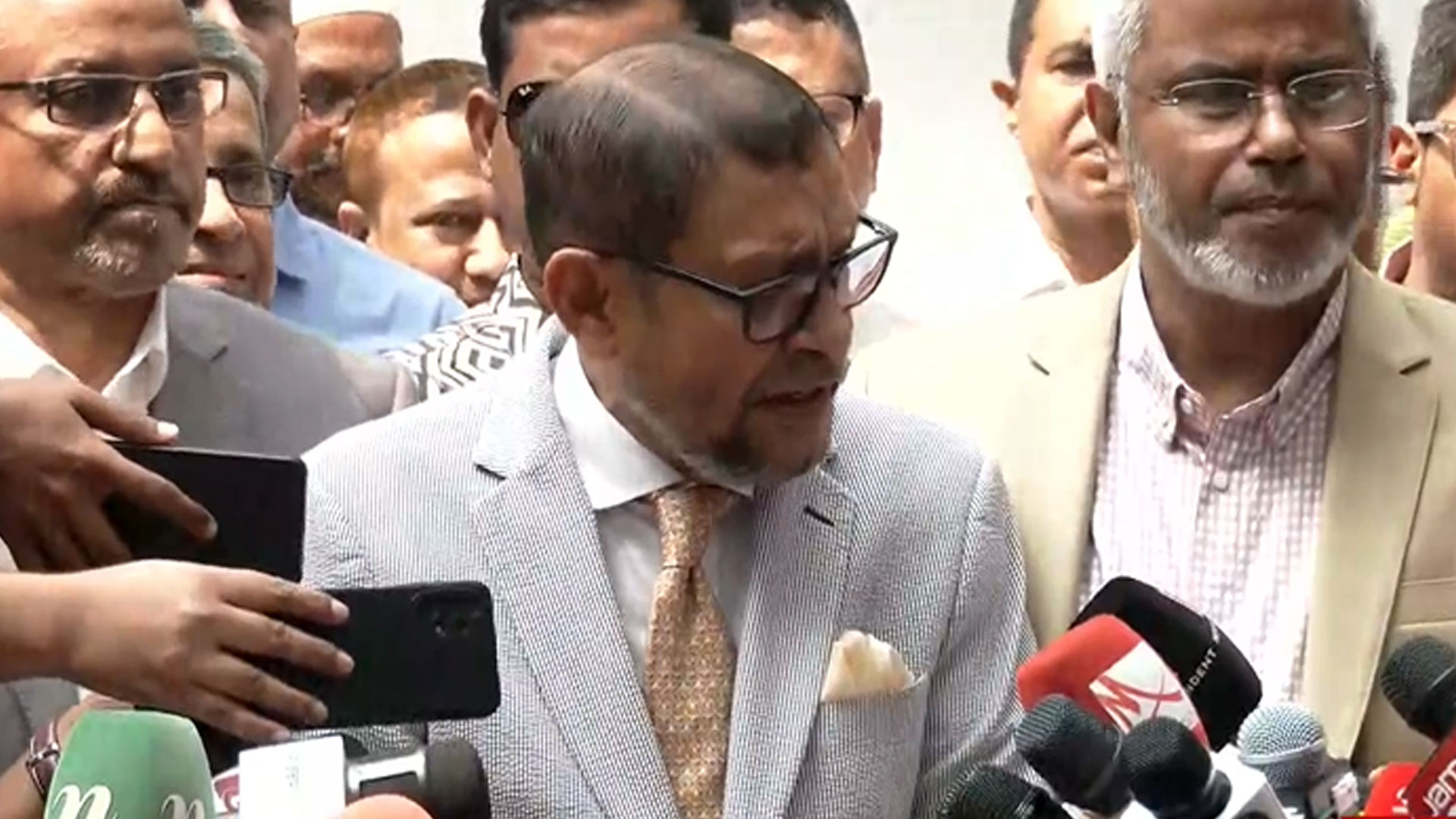 পর্যাপ্ত মজুত আছে, আগামী ৬ মাস টিকা দিয়ে যেতে পারবো: স্বাস্থ্যমন্ত্রী