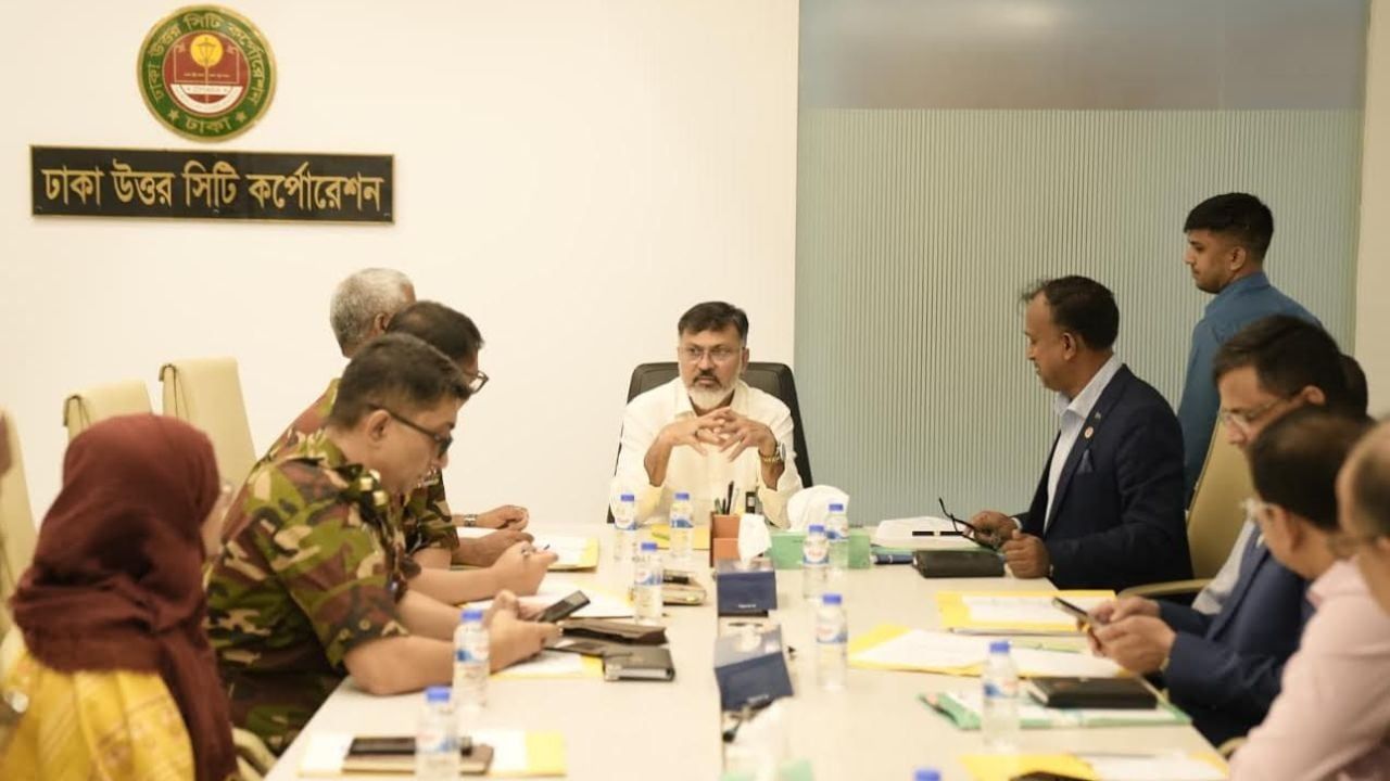 জলাবদ্ধতা-ডেঙ্গু মোকাবিলায় ক্র্যাশ প্রোগ্রামে যাচ্ছে ডিএনসিসি