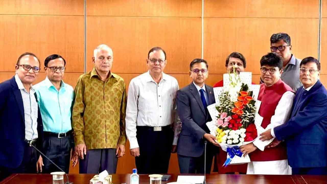 ভারতীয় হাইকমিশনারের সঙ্গে বিদায়ী সাক্ষাৎ করল মৈত্রী সমিতি
