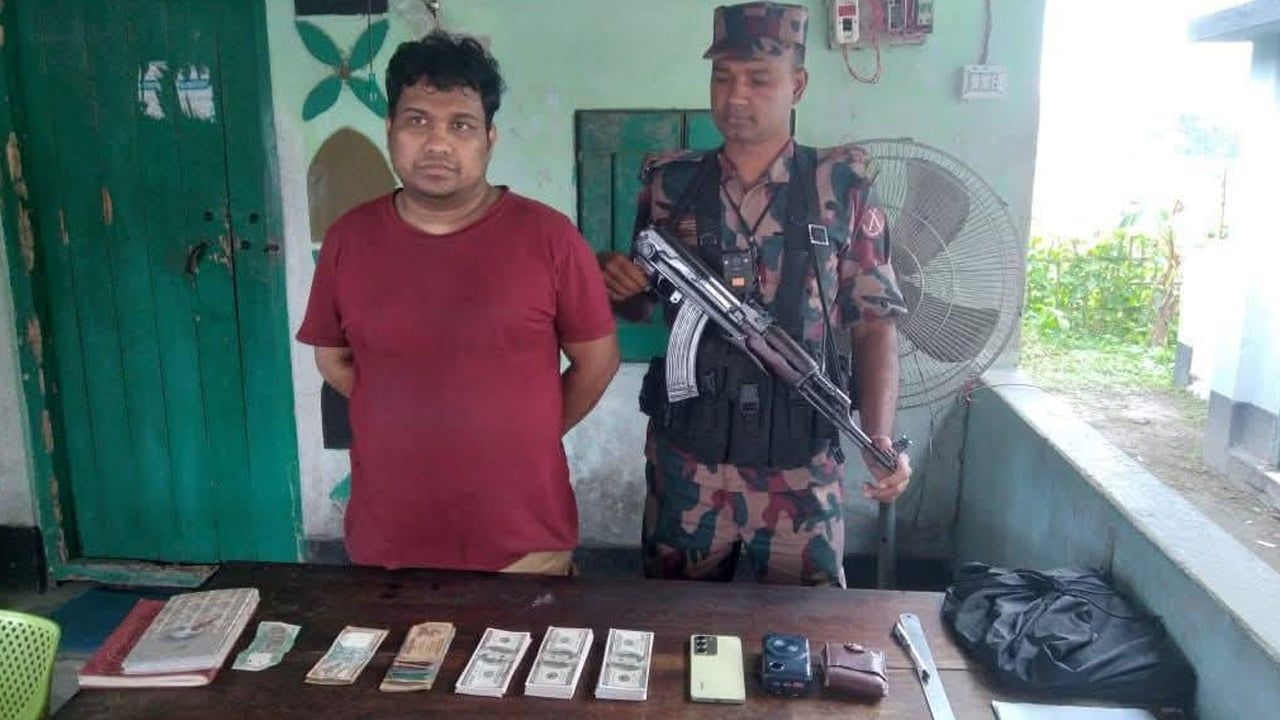 বাংলাবান্ধায় ২৪ হাজার ডলারসহ ভারতীয় নাগরিক আটক