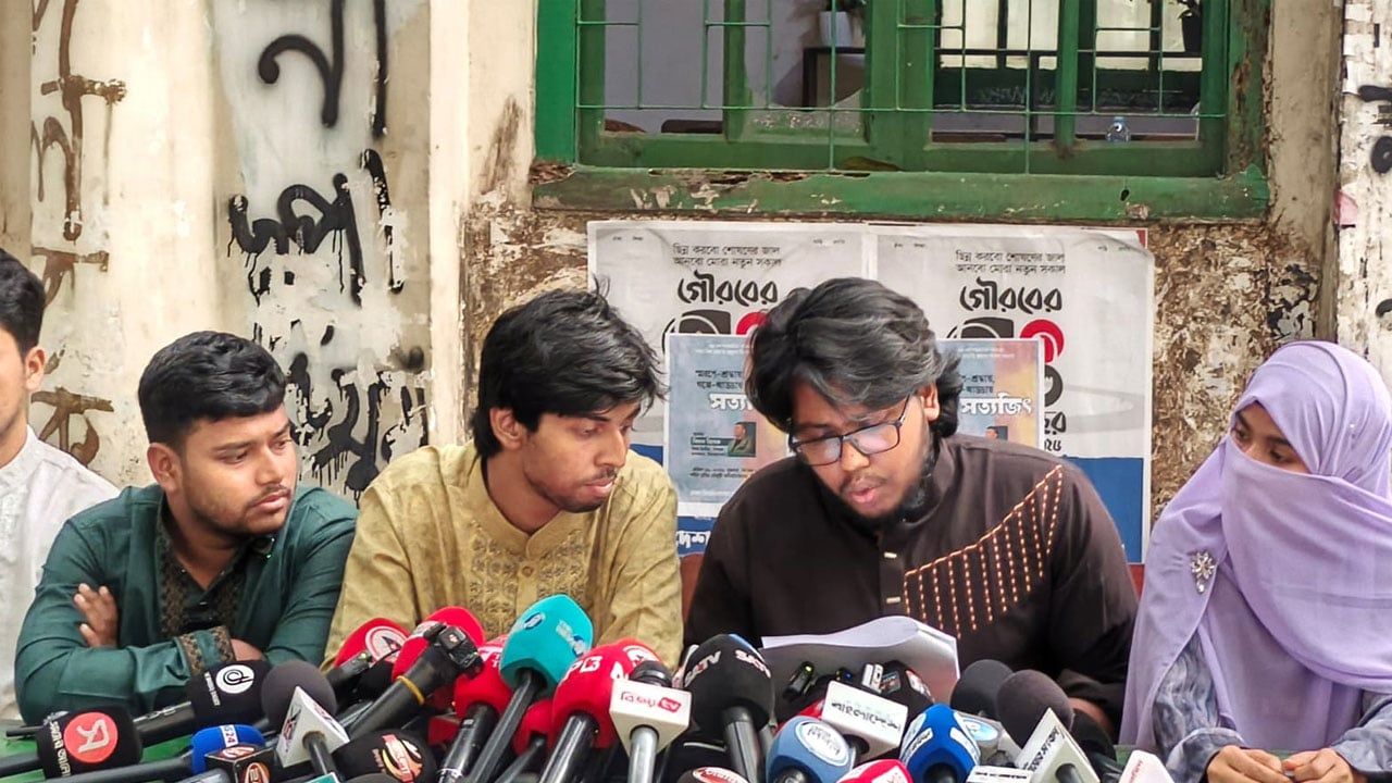 কোনো এক উপরওয়ালার নির্দেশে মামলা নেওয়া হচ্ছে না: ডাকসু নেতা