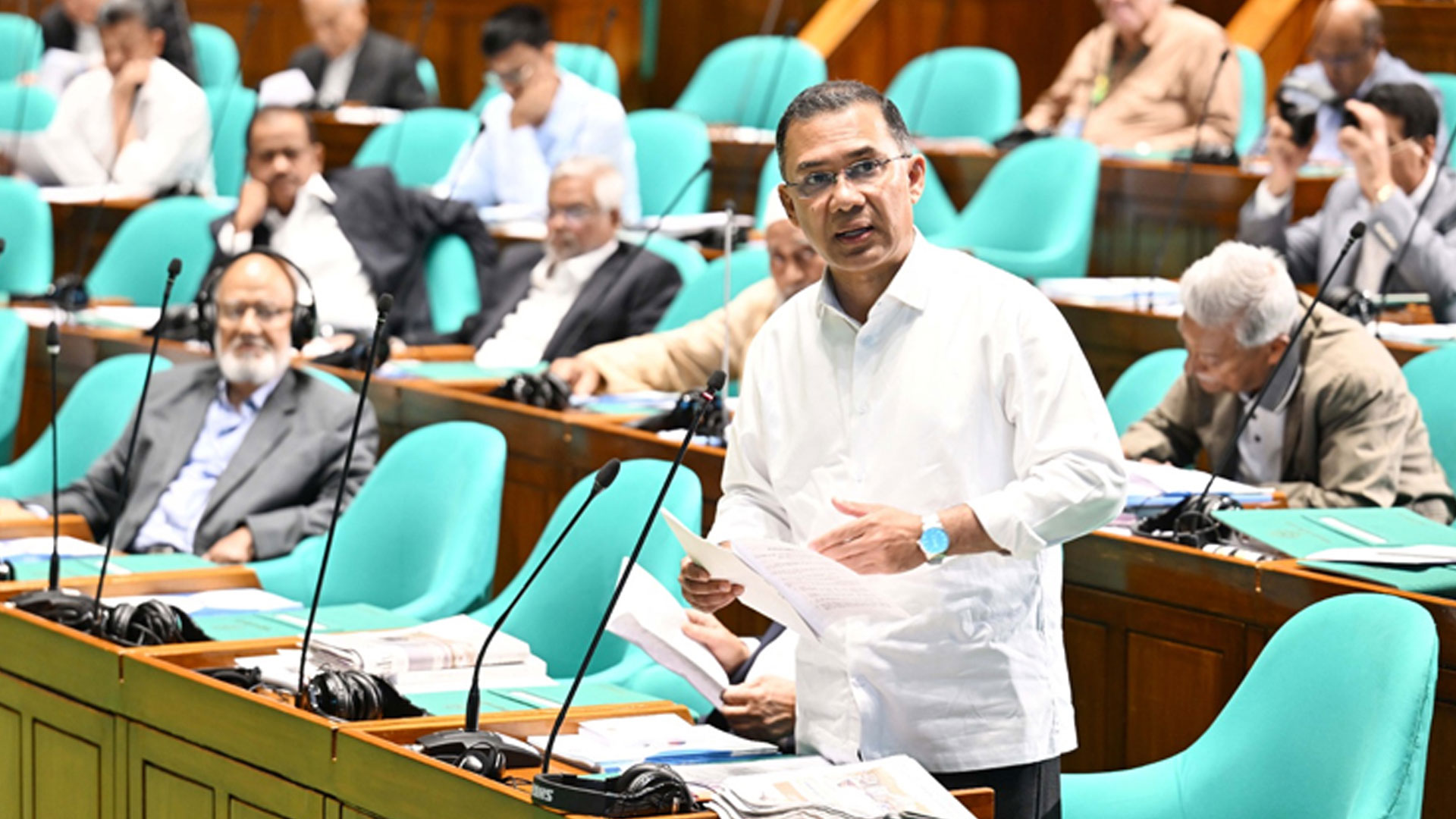 জলাবদ্ধতায় চট্টগ্রামবাসীর দুর্ভোগের জন্য সংসদে দুঃখ প্রকাশ করলেন