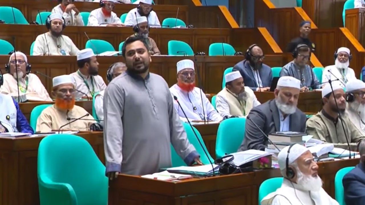 রাষ্ট্রপতিকে অপসারণ ও গ্রেপ্তার করতে হবে