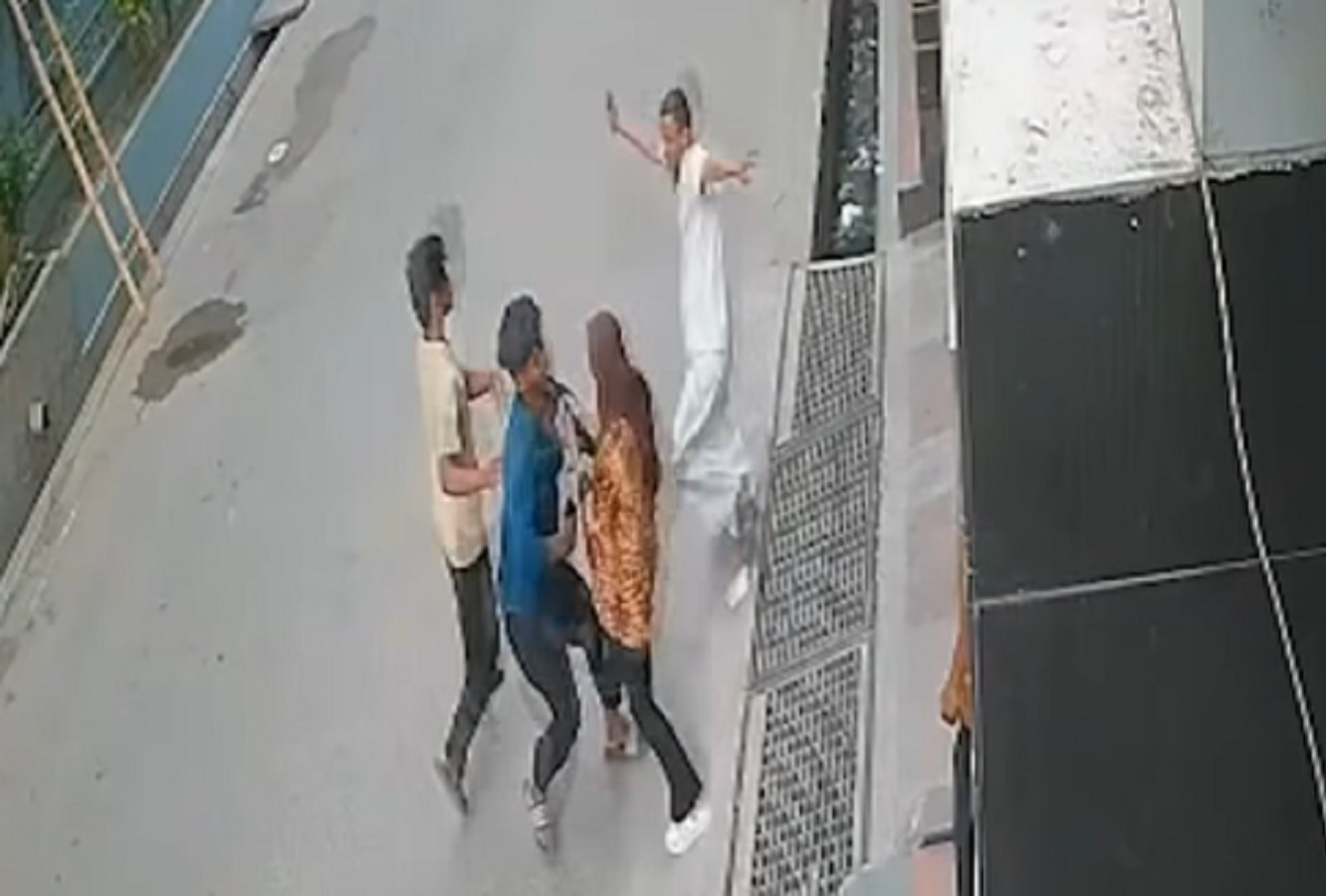বাবার সামনে থেকে অপহৃত স্কুলছাত্রী গাজীপুরে উদ্ধার