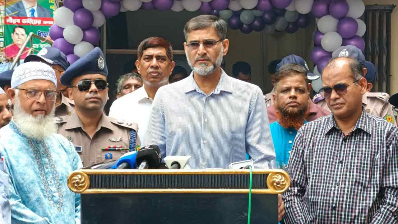 শীর্ষ সন্ত্রাসী তেমন নেই, সহযোগীরা শীর্ষ সন্ত্রাসী সাজতে চাইছে: ডিএমপি কমিশনার