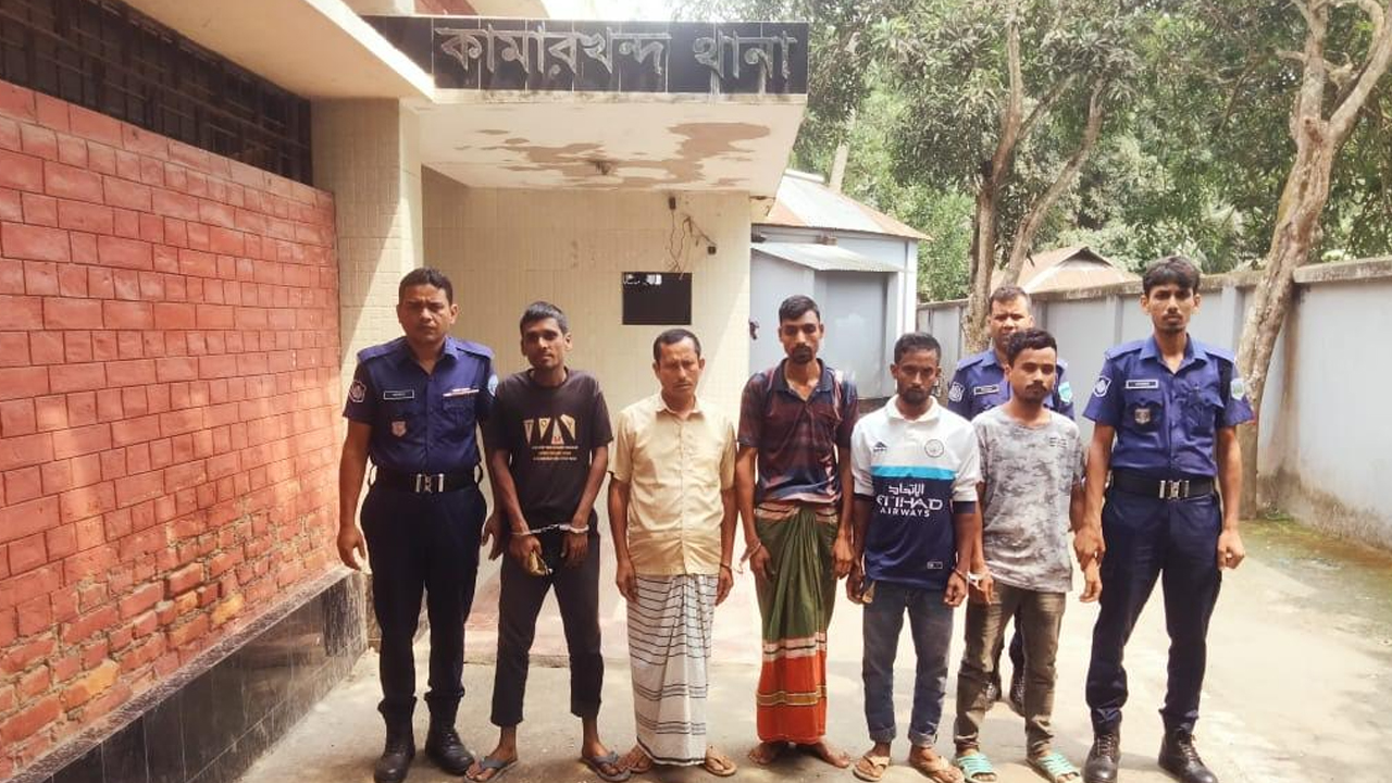মেলায় জুয়া খেলার সময় ৫ গ্রেপ্তার