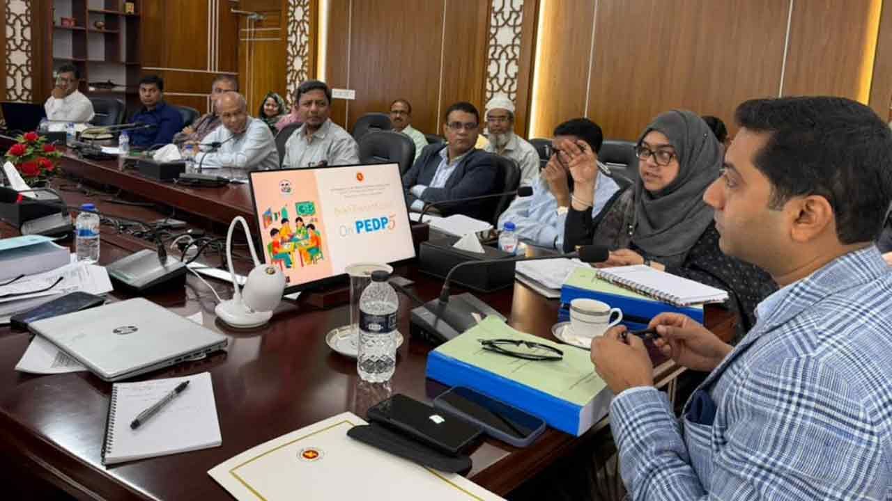 নিরাপদ ও আনন্দমুখর শিক্ষাব্যবস্থা গড়তে কাজ করছি: প্রতিমন্ত্রী