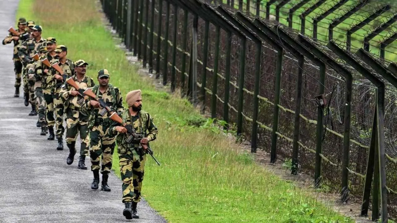 বাংলাদেশ সীমান্তে বেড়া দেবে বিজেপি সরকার