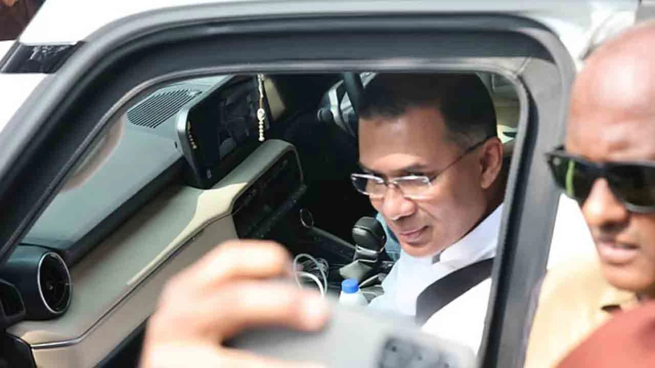 ভিভিআইপি প্রটোকল ভেঙে অ্যাম্বুলেন্সকে পথ করে দিলেন প্রধানমন্ত্রী