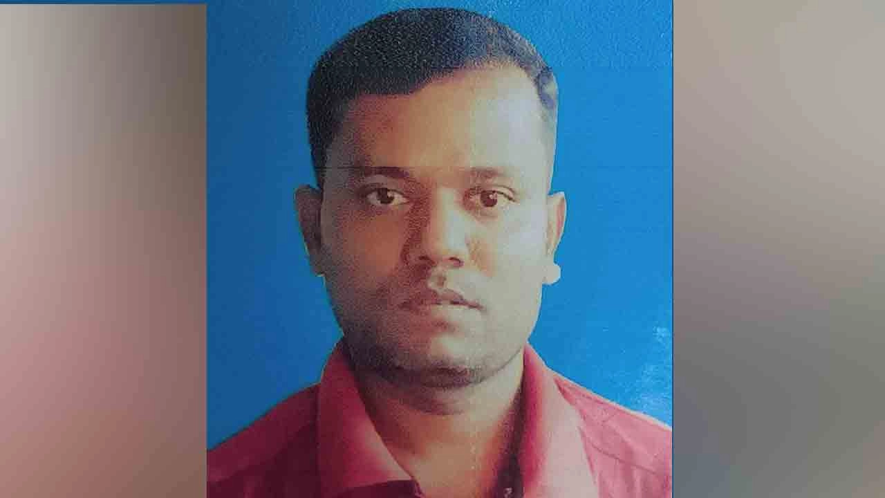 ব্যবসায়ীকে কুপিয়ে হত্যা