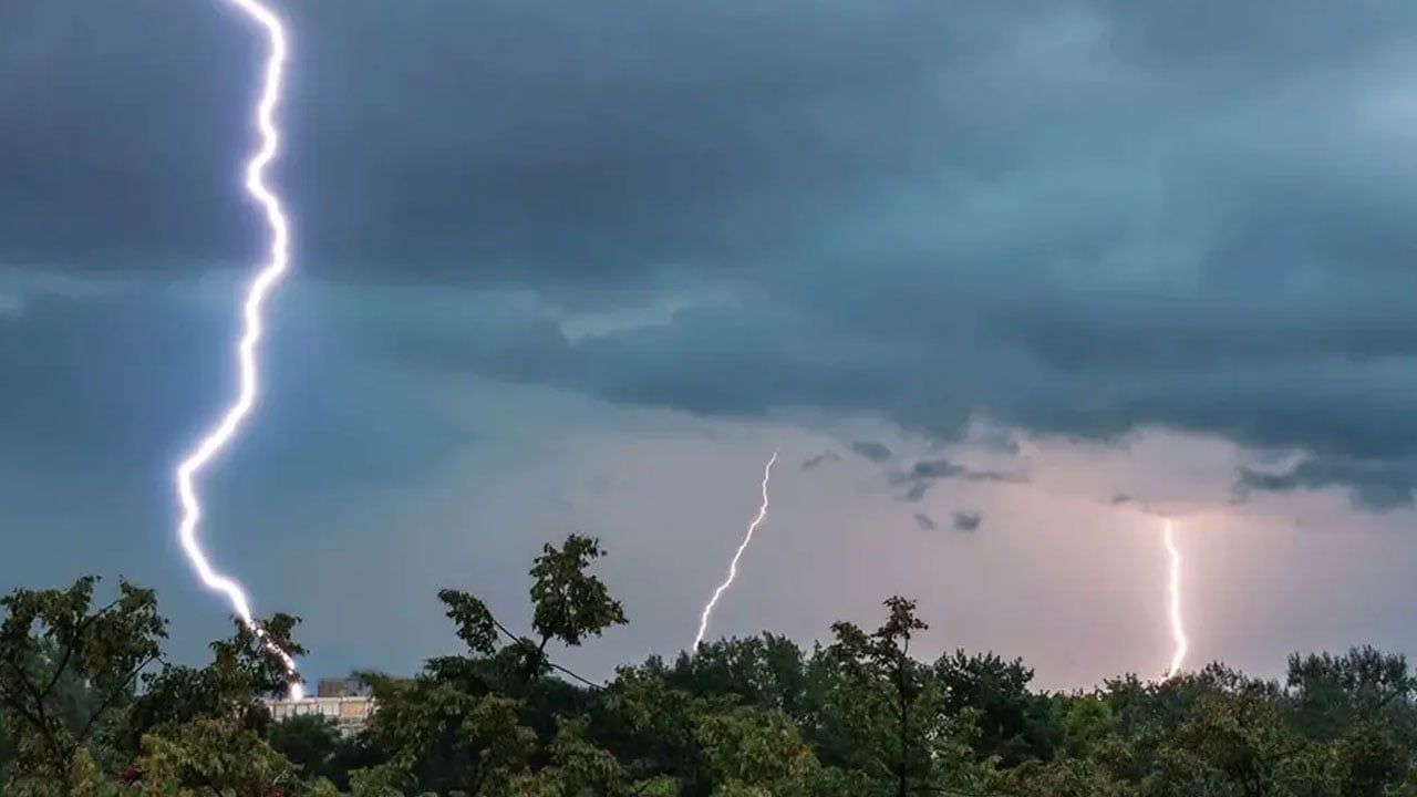 বজ্রপাতে কোরআনের হাফেজা নিহত