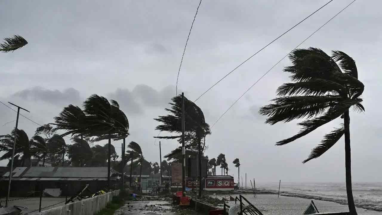 সন্ধ্যার মধ্যে ঢাকাসহ ১৪ অঞ্চলে ঝড়ের আভাস