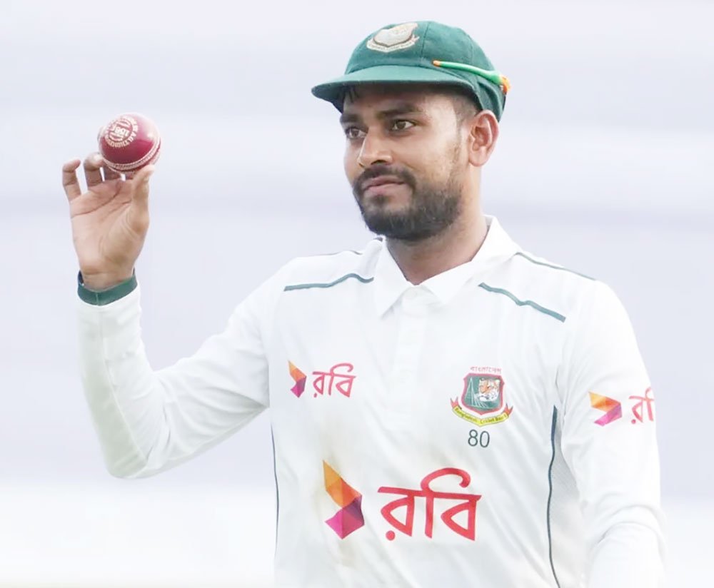 মিরাজ ঘূর্ণিতে অলআউট পাকিস্তান, লিডে বাংলাদেশ