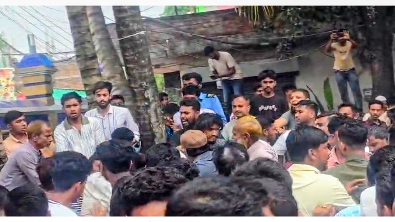 রূপগঞ্জে স্বেচ্ছাসেবক দলের দুই গ্রুপের সংঘর্ষে গুলি, আহত ১৫