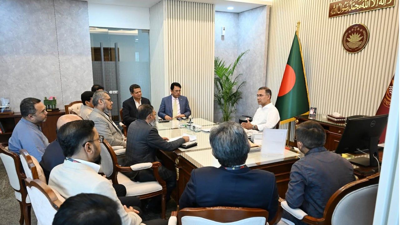 শিল্প বাঁচাতে বন্ধ কারখানা চালু, পোশাক খাতের সংকট সমাধানের আশ্বাস
