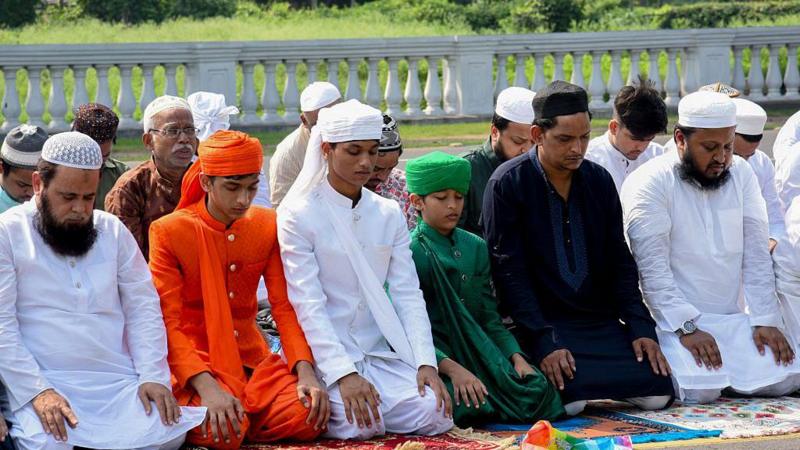 পশ্চিমবঙ্গে রাস্তায় নামাজ বন্ধের নির্দেশ দেননি মুখ্যমন্ত্রী: পুলিশ
