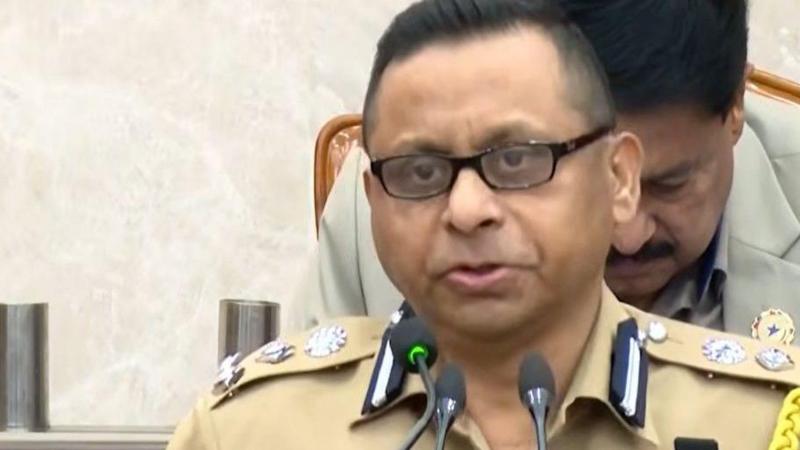 পুলিশ কর্মকর্তার রাজনৈতিক বক্তব্য ঘিরে বিতর্ক, পরিবর্তন কি কেবল পোশাকেই সীমাবদ্ধ?