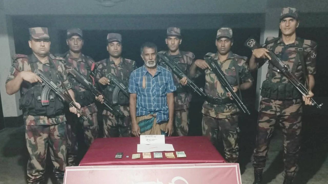 স্ত্রীকে গাছে বেঁধে পেটানো সেই স্বামী ইয়াবাসহ গ্রেপ্তার