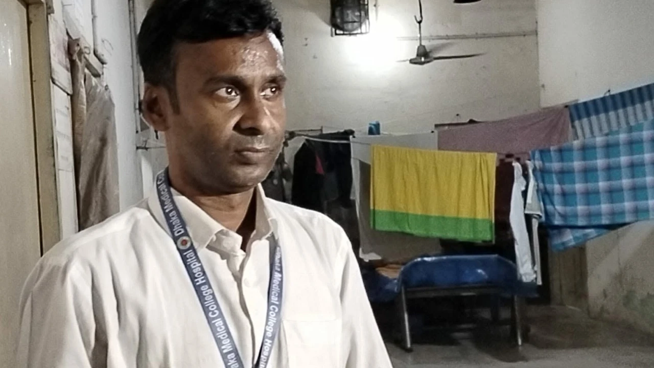 অক্সিজেন মাস্ক খুলে নিল দালাল, বাবার কোলেই শিশুর মৃত্যু