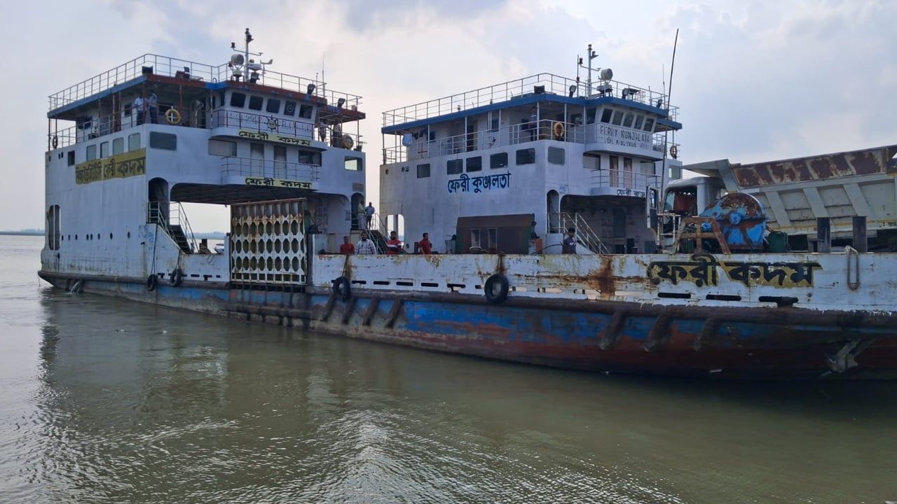 ৬ মাস পর চালু হলো রৌমারী-চিলমারী নৌরুটের ফেরি