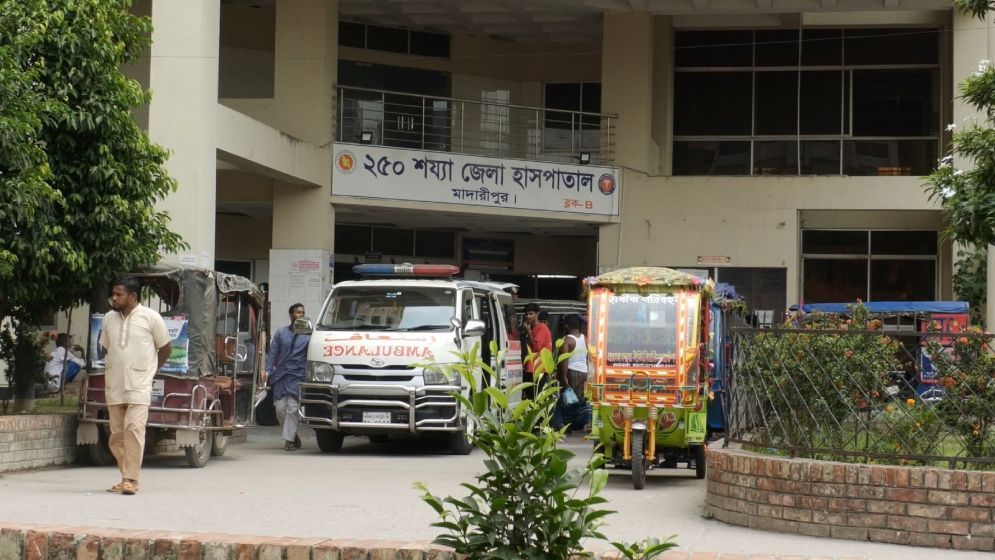 গ্রেফতার এড়াতে ১৯ পিস ইয়াবা গিলে খেল যুবক