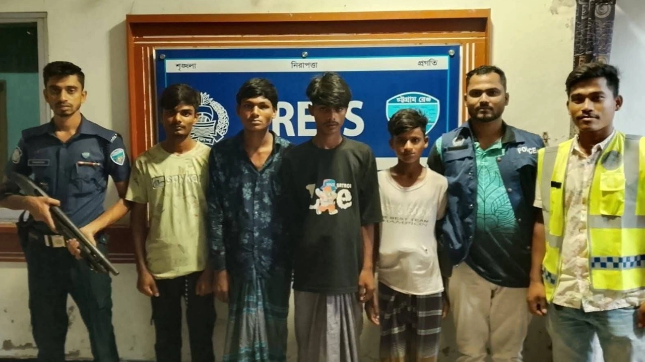 দুই স্কুলছাত্রীকে সংঘবদ্ধ ধর্ষণ, আটক ৪