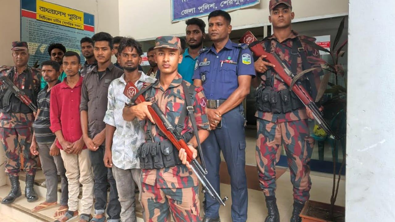 শেরপুর সীমান্ত দিয়ে ১০ বাংলাদেশিকে ফেরত দিল বিএসএফ
