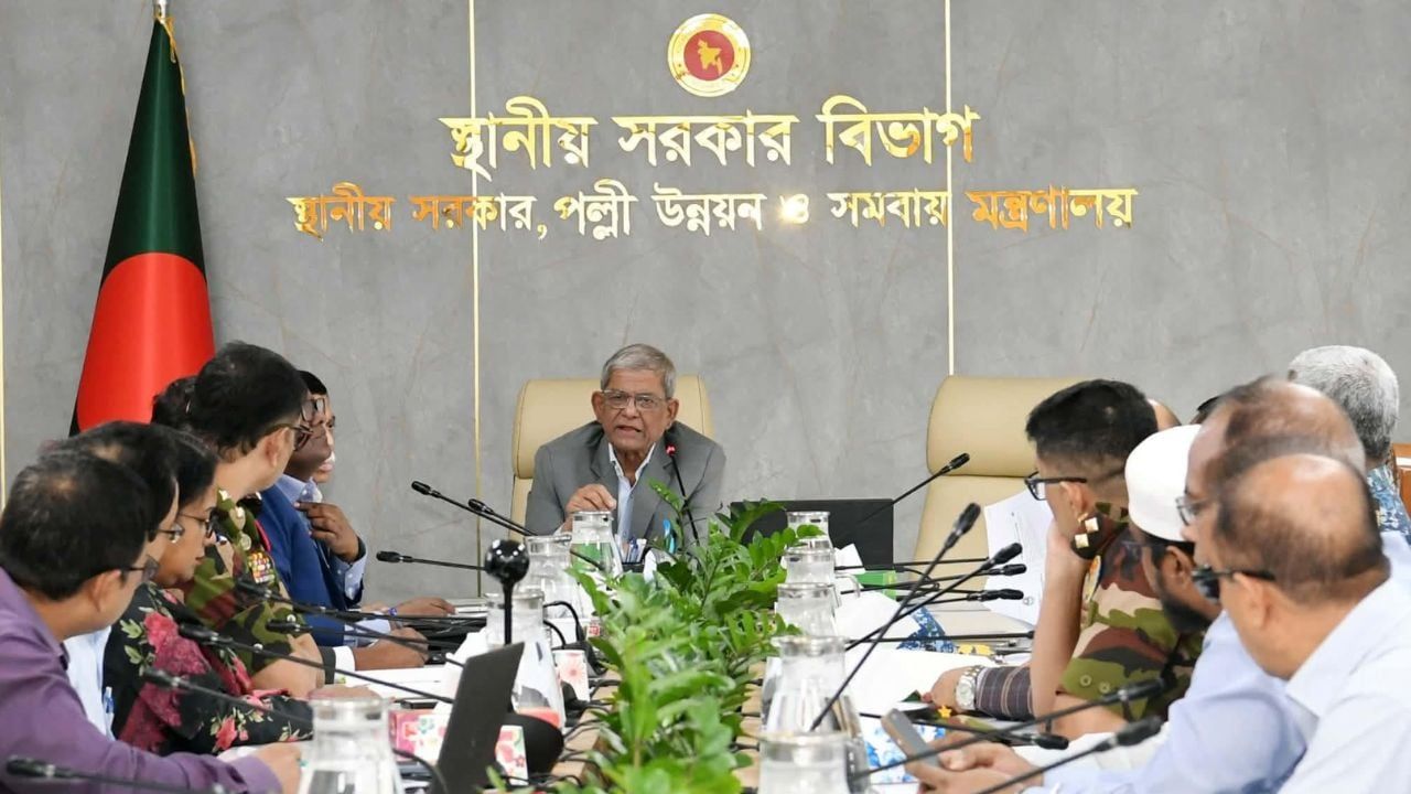 ঢাকার জলাবদ্ধতা নিরসনে দীর্ঘমেয়াদি উদ্যোগের নির্দেশনা দিলেন মন্ত্রী