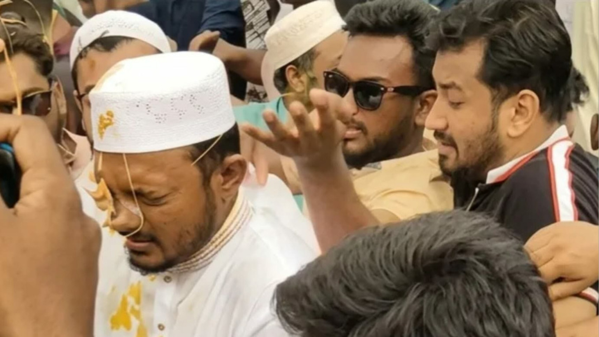 ঝিনাইদহে নাসীরুদ্দীন পাটওয়ারীর ওপর হামলা, ডিম নিক্ষেপ