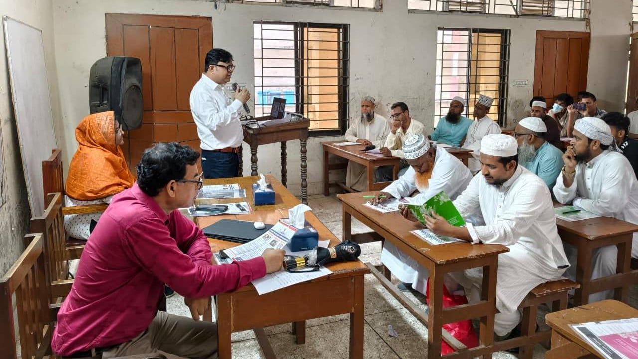 কোরবানির পশু জবাই ও মাংস প্রস্তুতকরণে প্রশিক্ষণ দিচ্ছে ডিএনসিসি