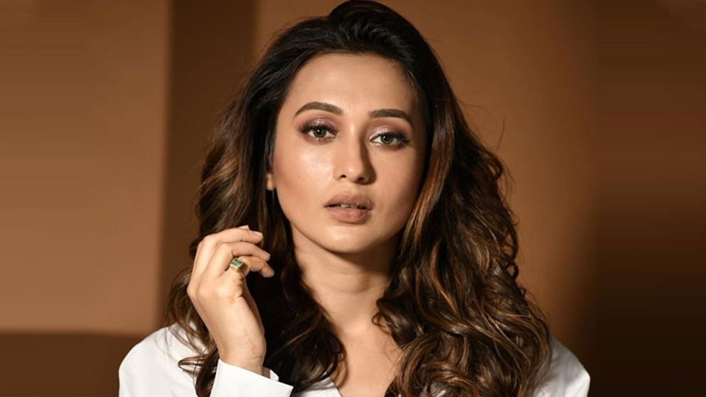 মিমি চক্রবর্তীর বিরুদ্ধে ভুয়া খবরের প্রতিবাদে আইনি হুঁশিয়ারি