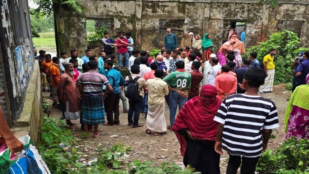 খাবার দিতে দেরি হওয়ায় মাকে হত্যা করল ছেলে