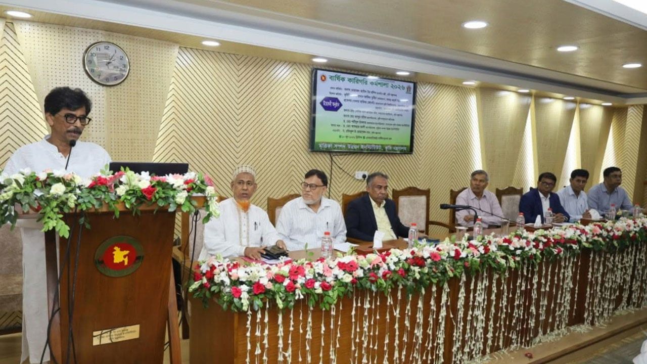 অতিরিক্ত সার ব্যবহারে মাটির উর্বরতা কমছে, জানালেন কৃষিমন্ত্রী