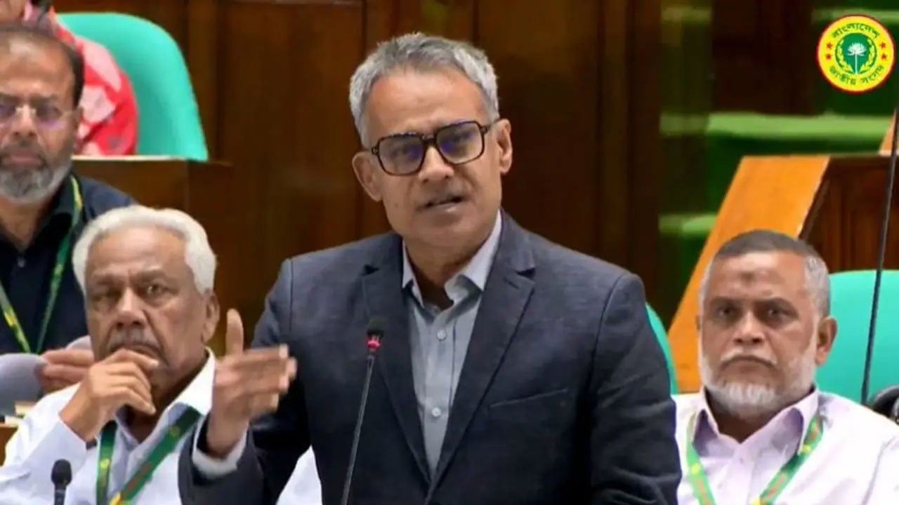 ২০৩০ সালের মধ্যে চট্টগ্রাম বন্দরের জট নিরসনের আশা মন্ত্রীর