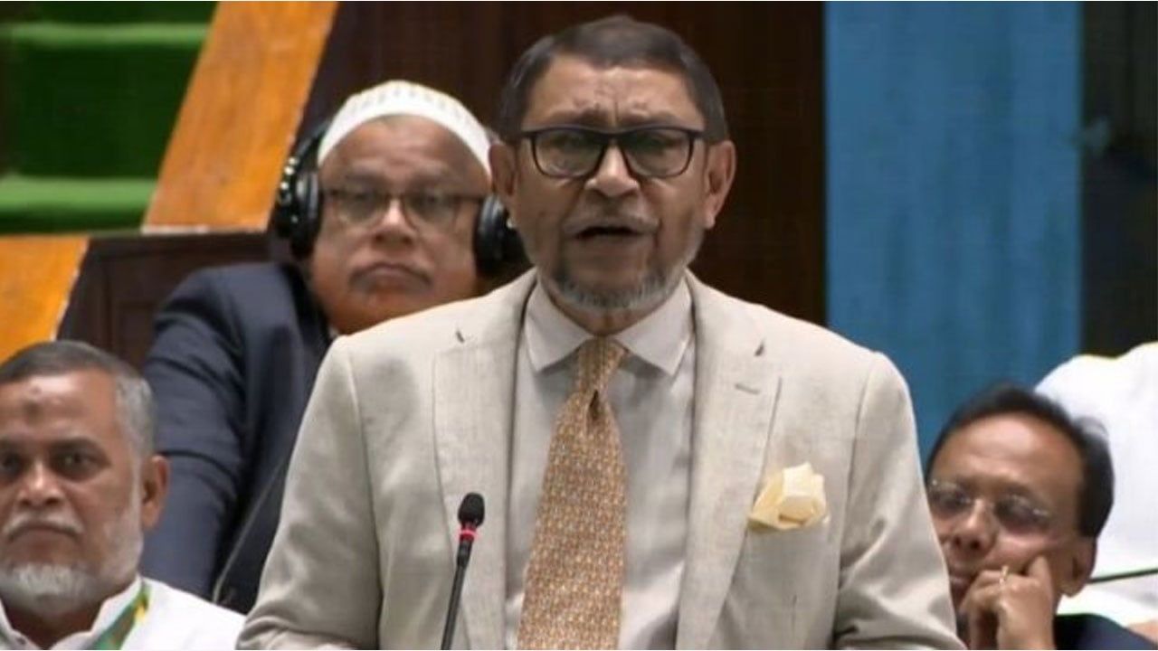 জলাতঙ্ক ভ্যাকসিনের সংকট নেই, জানান স্বাস্থ্যমন্ত্রী