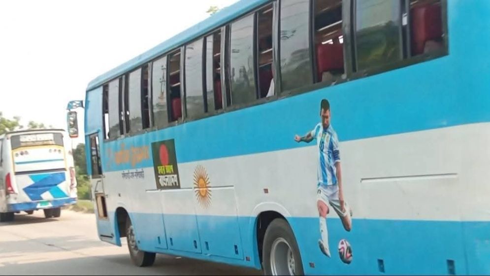 বাংলাদেশের সড়কে আর্জেন্টিনা বাসের উন্মাদনা