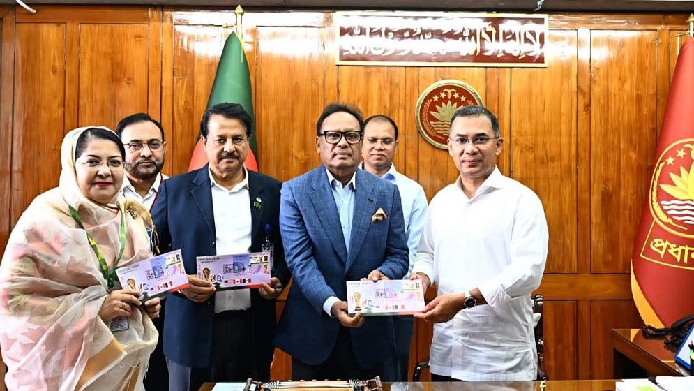 বিশ্বকাপ ফুটবল উপলক্ষ্যে ১০ টাকা মূল্যমানের ডাকটিকিট উন্মোচন