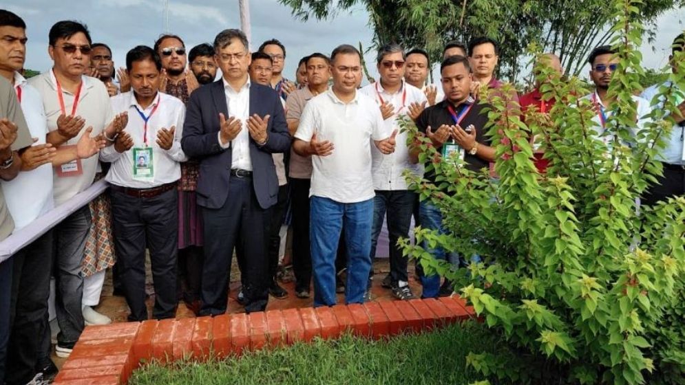 প্রধানমন্ত্রী শহীদ ওয়াসিমের কবর জিয়ারত করেছেন