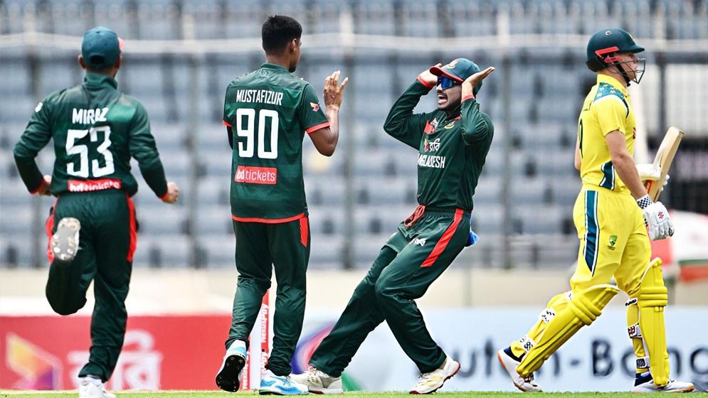 বাংলাদেশের ২৭৪ রানের টার্গেটে ব্যাটিং অস্ট্রেলিয়া