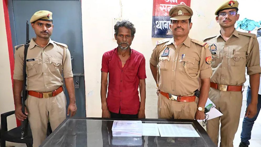 ভারতের থানার ভেতরে বাবার হাতে মেয়ের হত্যা