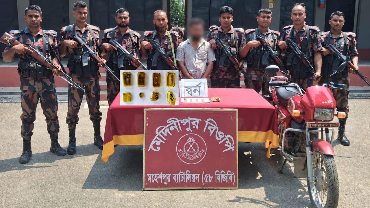 চুয়াডাঙ্গায় দেড় কোটি টাকার স্বর্ণসহ চোরাকারবারি আটক