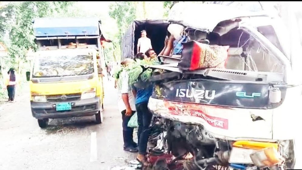 মাদারীপুরে ট্রাকের সঙ্গে পত্রিকাবাহী গাড়ির সংঘর্ষে নিহত ১