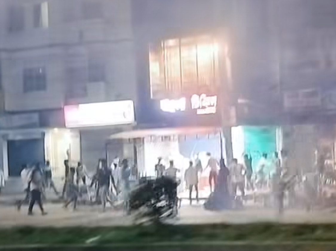 রাজশাহীতে রেস্তোরাঁয় হামলা ও ককটেল বিস্ফোরণের ঘটনায় ২ মামলা