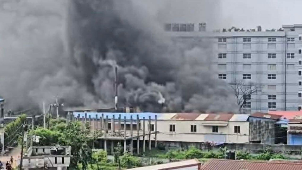 পূবাইলে বয়লার বিস্ফোরণে গ্রিন অয়েল কারখানায় আগুন