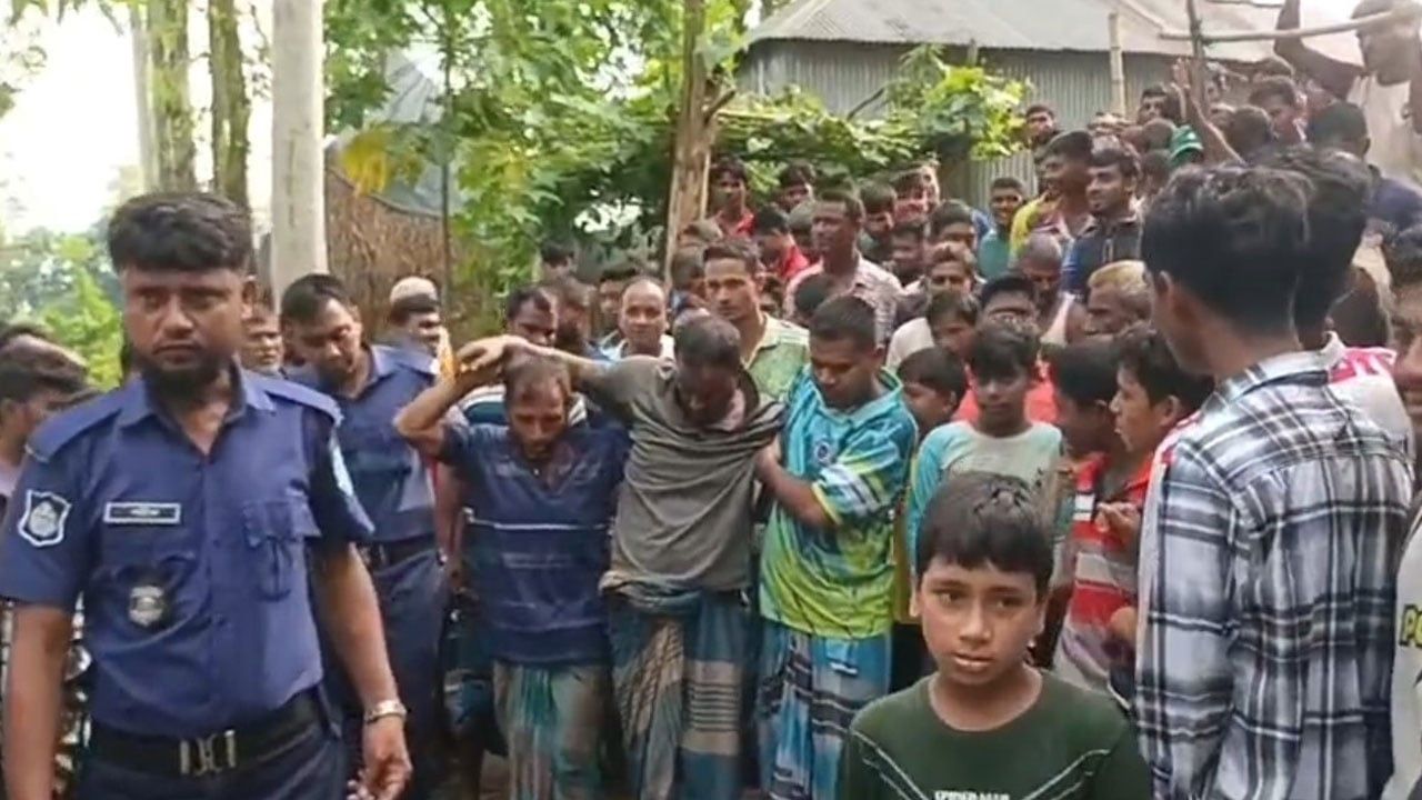 প্রবাসীর স্ত্রীকে ধর্ষণচেষ্টার অভিযোগে ইউপি সদস্যকে গণপিটুনি